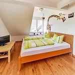 Vergiss-mein-nicht - Wunderschoen Uebernachten Mit Riessigem Traumbad Nur 5 Min Vom Europa-park Apartment